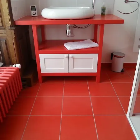 La Maison D'adelaide D'hotes Bed & Breakfast 3*